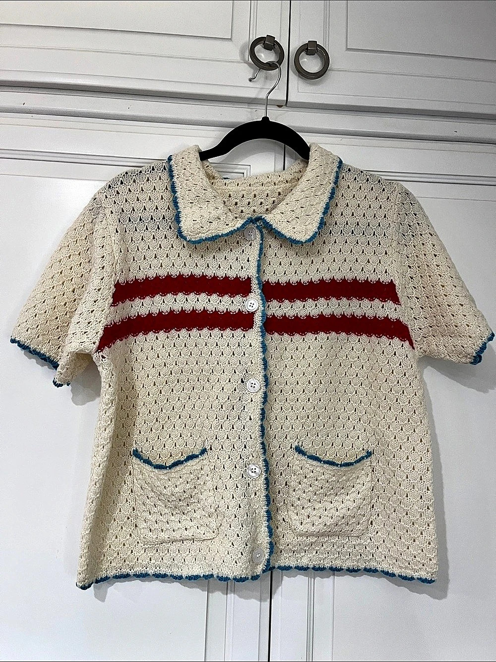 Cream Red Striped Knit scalloped edges collar Button Front Top cute!!1